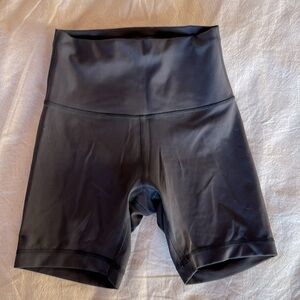 Lululemon Wunder Train 6” High Rise Short